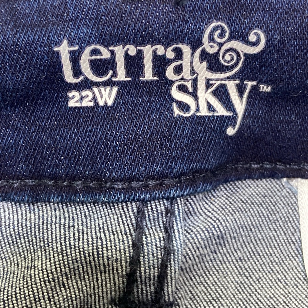 Terra & Sky Women's Size 22W Jean Shorts 5-Pocket Design - Picture 4 of 5